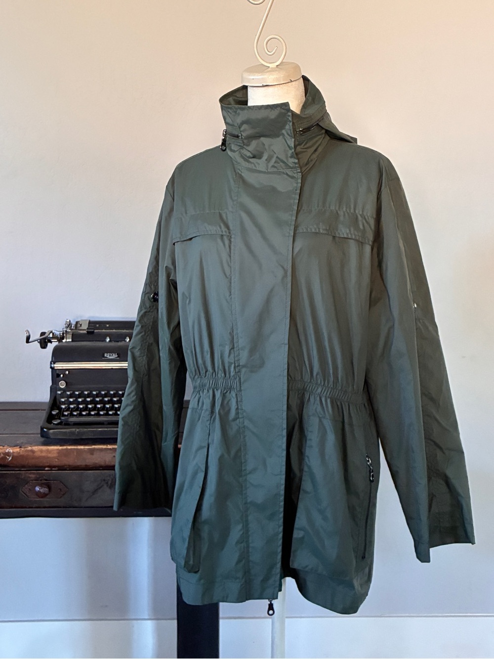 Anorak Lightweight Hooded Parka Jacket in Forest Green - Size Large